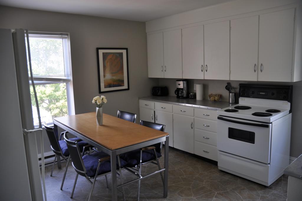 Moncton Suites - Apartments Across Georges Dumont מראה חיצוני תמונה