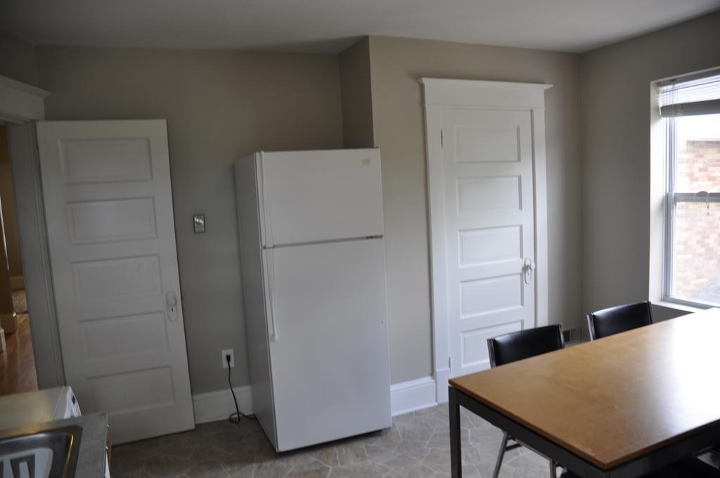 Moncton Suites - Apartments Across Georges Dumont מראה חיצוני תמונה