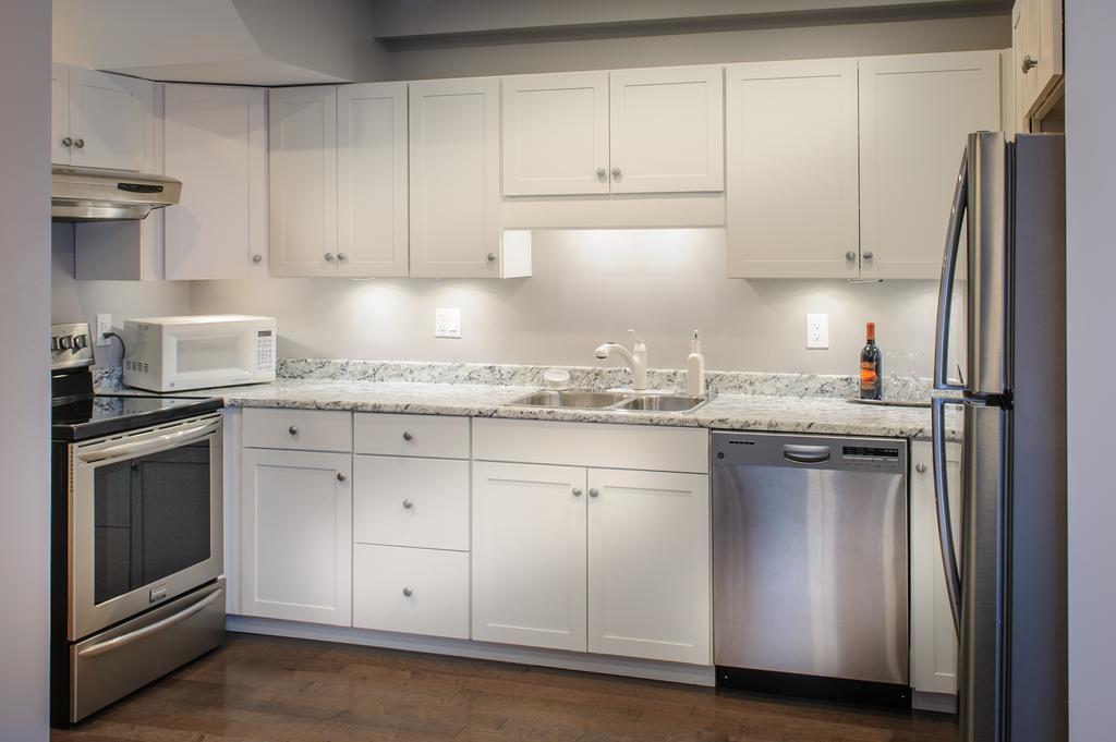 Moncton Suites - Apartments Across Georges Dumont מראה חיצוני תמונה