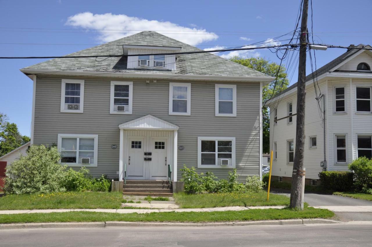 Moncton Suites - Apartments Across Georges Dumont מראה חיצוני תמונה