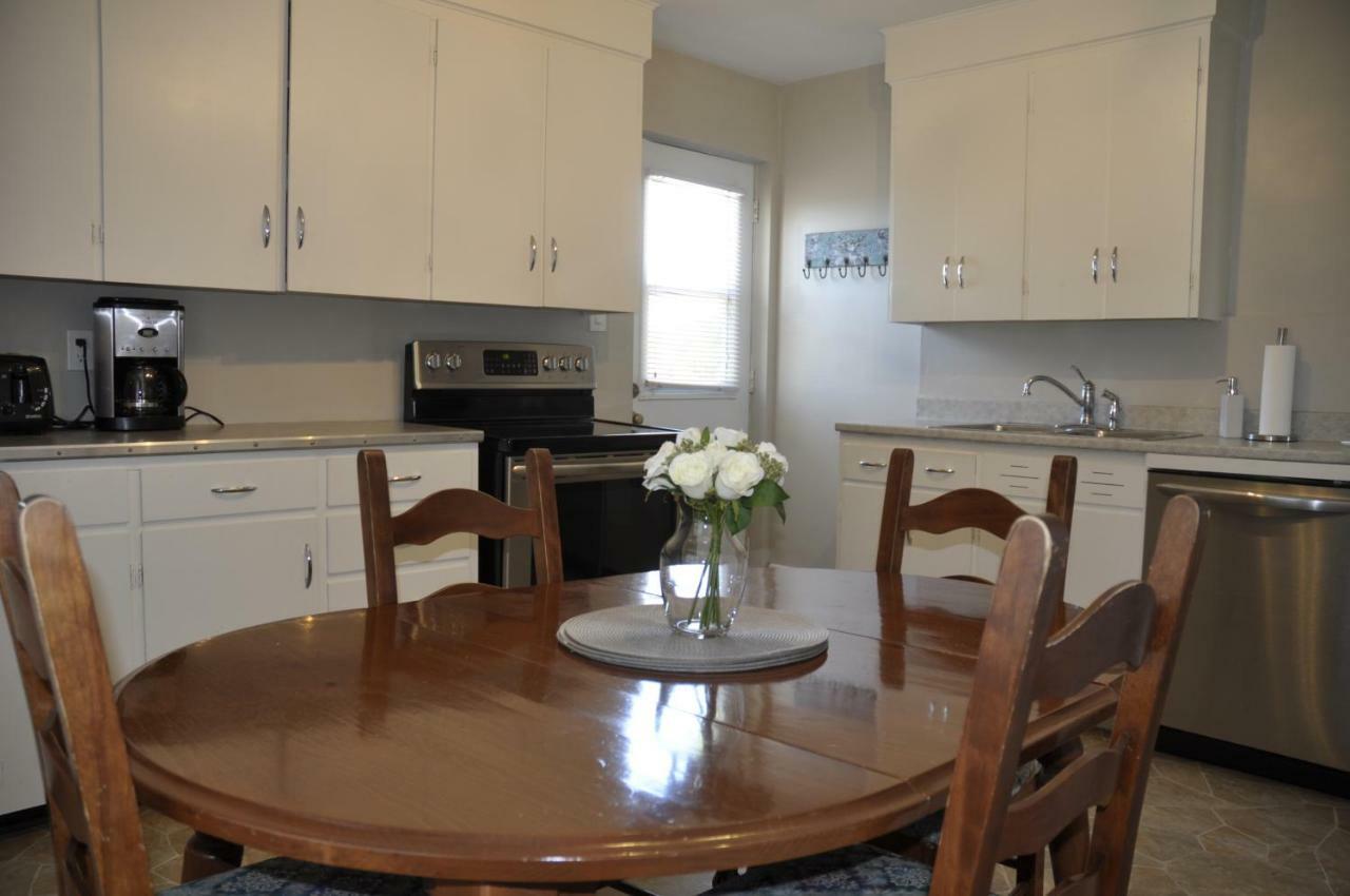 Moncton Suites - Apartments Across Georges Dumont מראה חיצוני תמונה