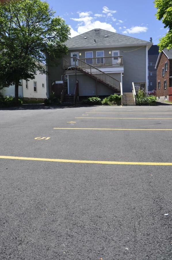 Moncton Suites - Apartments Across Georges Dumont מראה חיצוני תמונה